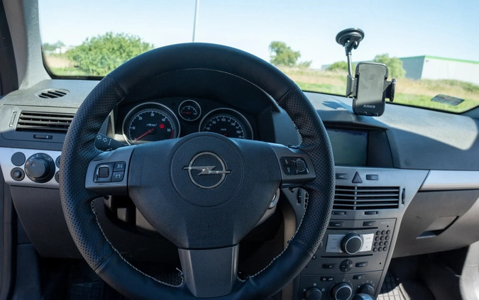 Opel Astra cena 9400 przebieg: 349000, rok produkcji 2006 z Iława małe 326
